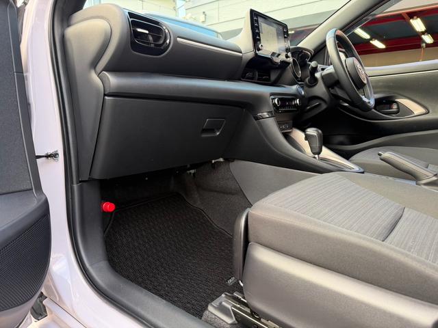 ヤリス ハイブリッドＺ　トヨタセーフティーセンス　バックモニター　シートヒーター　純正ディスプレイオーディオナビ　ＬＥＤヘッドライト　スマートキー　ＥＴＣ２．０（39枚目）