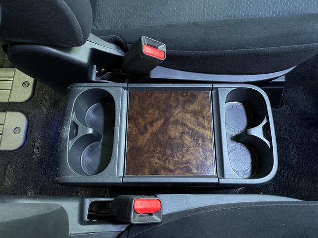 デリカD:5 シャモニー 4WD 両側電動スライド B/S/Fカメラ デルタフォース16AW AC100V電源 キセノンH/L イエローフォグ マッドガード(37枚目)