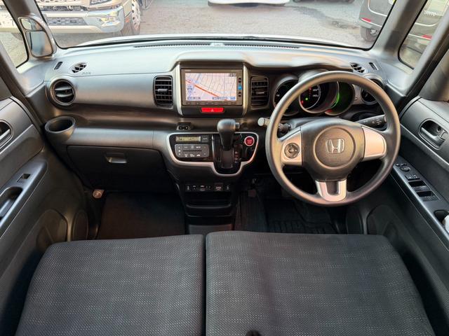 Ｎ－ＢＯＸ Ｇ　ＳＳパッケージ　ＥＴＣ　バックカメラ　両側電動スライドドア　ナビ　ＴＶ　ＨＩＤ　スマートキー　電動格納ミラー　シートヒーター　ベンチシート　ＣＶＴ　盗難防止システム　ＡＢＳ　ＥＳＣ　ＣＤ　ＵＳＢ（2枚目）