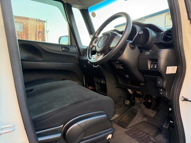 Ｎ－ＢＯＸ Ｇ　ＳＳパッケージ　ＥＴＣ　バックカメラ　両側電動スライドドア　ナビ　ＴＶ　ＨＩＤ　スマートキー　電動格納ミラー　シートヒーター　ベンチシート　ＣＶＴ　盗難防止システム　ＡＢＳ　ＥＳＣ　ＣＤ　ＵＳＢ（24枚目）