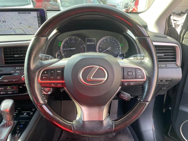 ＲＸ ＲＸ２００ｔ　バージョンＬ　ナビ　フルセグ　ブルーレイ　全方位カメラ　レーダークルーズ　ＨＵＤ　Ｐバックドア　全席電動／ヒーター　ベンチレーション　ＡＣ１００Ｖ　シーケンシャルウィンカー　ＥＴＣ２．０　ステアヒーター　トノカバー（5枚目）