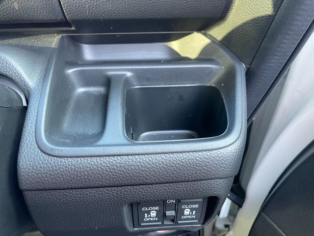 Ｎ－ＢＯＸカスタム Ｌターボ　衝突軽減Ｂ　ＬＫＡＳ　両側Ｐスライド　レーダークルーズ　障害物センサー　シートヒーター　Ａブレーキホールド　ハーフレザーシート　ＥＴＣ　スマートキー　シェードガラス　シートバックテーブル　純１５ＡＷ（28枚目）