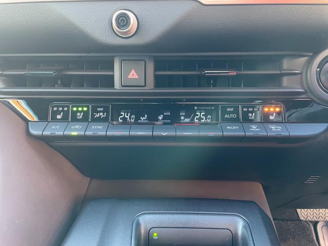 クラウンクロスオーバー Ｇアドバンスド・レザーパッケージ　衝突軽減Ｂ　パノラミックビューＭ　３眼ＬＥＤ　ＢＳＭ　ＨＵＤ　レーダークルーズ　デジタルインナーミラー　暖冷パワーシート　Ｐバックドア　ドラレコ　ＡＣ１００Ｖ　ワイヤレス充電　フルセグ　ＥＴＣ２．０（12枚目）