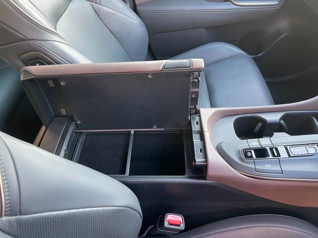 クラウンクロスオーバー Ｇアドバンスド・レザーパッケージ　衝突軽減Ｂ　パノラミックビューＭ　３眼ＬＥＤ　ＢＳＭ　ＨＵＤ　レーダークルーズ　デジタルインナーミラー　暖冷パワーシート　Ｐバックドア　ドラレコ　ＡＣ１００Ｖ　ワイヤレス充電　フルセグ　ＥＴＣ２．０（35枚目）