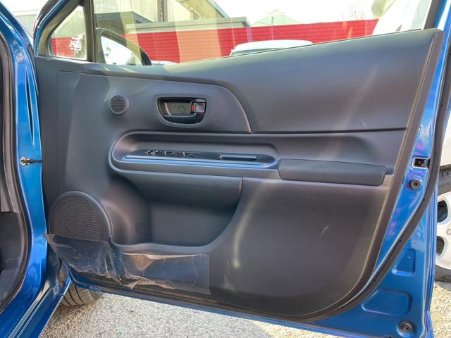 アクア Ｓ　Ｂカメラ　スマートキー　ワンセグ　オート付ライト　オートエアコン　ＥＴＣ　ウィンカーミラー　ライトレベライザー　バニティミラー　外１５ＡＷ（19枚目）