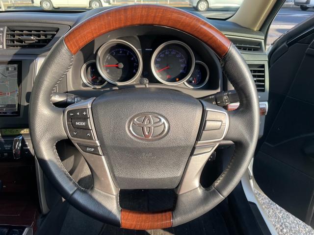 マークＸ プレミアム　アルパイン８型ナビ　フルセグ　Ｂカメラ　車高調　社外１９インチアルミ　クルコン　シートヒーター　パワーシート　シェードガラス　ウッドコンビステリモ　オート付ＨＩＤ　ＬＥＤフォグ　ビルトインＥＴＣ（6枚目）