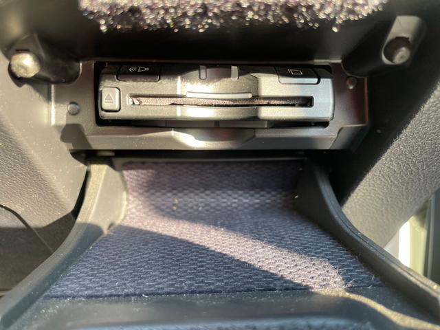 マークＸ プレミアム　アルパイン８型ナビ　フルセグ　Ｂカメラ　車高調　社外１９インチアルミ　クルコン　シートヒーター　パワーシート　シェードガラス　ウッドコンビステリモ　オート付ＨＩＤ　ＬＥＤフォグ　ビルトインＥＴＣ（19枚目）