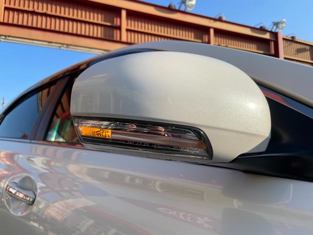 マークＸ プレミアム　アルパイン８型ナビ　フルセグ　Ｂカメラ　車高調　社外１９インチアルミ　クルコン　シートヒーター　パワーシート　シェードガラス　ウッドコンビステリモ　オート付ＨＩＤ　ＬＥＤフォグ　ビルトインＥＴＣ（26枚目）