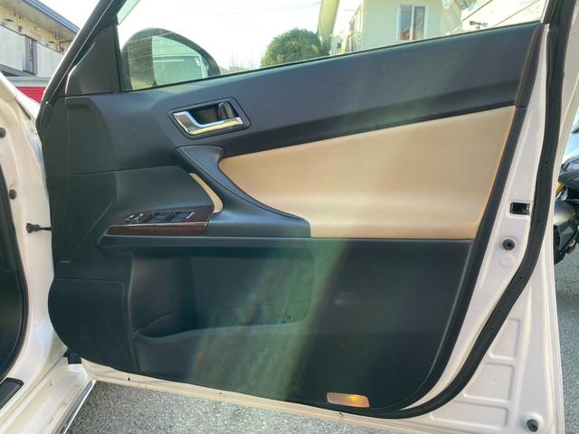 マークＸ プレミアム　アルパイン８型ナビ　フルセグ　Ｂカメラ　車高調　社外１９インチアルミ　クルコン　シートヒーター　パワーシート　シェードガラス　ウッドコンビステリモ　オート付ＨＩＤ　ＬＥＤフォグ　ビルトインＥＴＣ（37枚目）