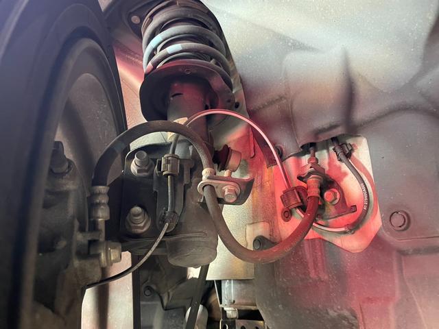 ���[�ԑO�ɁA���ЍH��œ_���������s���܂���Ԍ��̎c���Ă��邨�Ԃ͂P�Q�����_���̓��e�ɉ����ē_�����������܂��B