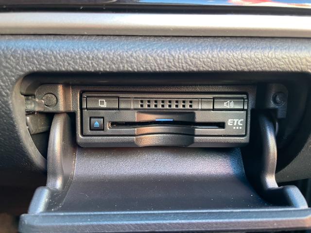 クラウンハイブリッド アスリートＳ　Ｂカメラ　Ｆ／Ｓ／Ｒエアロ　サンルーフ　モデリスタマフラー　リアスポイラー　純１８ＡＷ　クルコン　暖冷シート　フルセグ　ＥＴＣ　Ｐシート　Ｈ／Ｌウォッシャー　ウッドコンビステリモ　シェードガラス（38枚目）