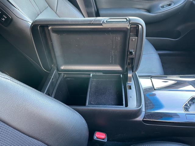 クラウンハイブリッド アスリートＳ　Ｂカメラ　Ｆ／Ｓ／Ｒエアロ　サンルーフ　モデリスタマフラー　リアスポイラー　純１８ＡＷ　クルコン　暖冷シート　フルセグ　ＥＴＣ　Ｐシート　Ｈ／Ｌウォッシャー　ウッドコンビステリモ　シェードガラス（45枚目）