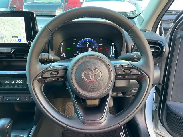 ヤリスクロス ワンオーナー パノラミックビューモニター アドバンストパーク BSM レーダークルーズ シートヒーター ステアヒーター AC100V ETC2.0 前後ドラレコ アームレスト ハーフレザー 純18AW(5枚目)