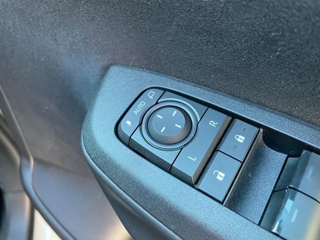 ヤリスクロス ワンオーナー パノラミックビューモニター アドバンストパーク BSM レーダークルーズ シートヒーター ステアヒーター AC100V ETC2.0 前後ドラレコ アームレスト ハーフレザー 純18AW(10枚目)