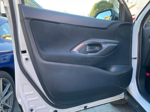 ヤリスクロス ワンオーナー パノラミックビューモニター アドバンストパーク BSM レーダークルーズ シートヒーター ステアヒーター AC100V ETC2.0 前後ドラレコ アームレスト ハーフレザー 純18AW(45枚目)