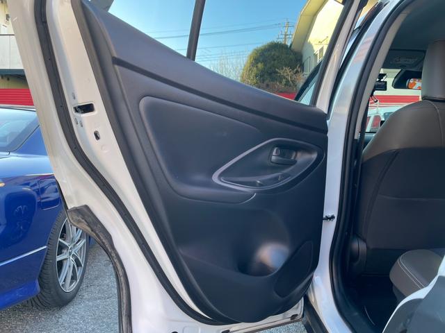 ヤリスクロス ワンオーナー パノラミックビューモニター アドバンストパーク BSM レーダークルーズ シートヒーター ステアヒーター AC100V ETC2.0 前後ドラレコ アームレスト ハーフレザー 純18AW(47枚目)