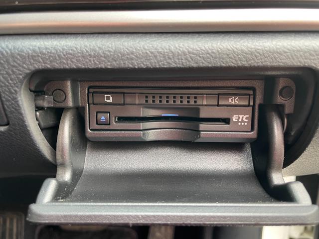 クラウンハイブリッド アスリートＳ　Ｂカメラ　プリクラッシュセーフティ　ＬＤＡ　レーダークルーズ　障害物センサー　ハンドル／シートヒーター　Ａ防眩ミラー　シェードガラス　純１７ＡＷ　パワーシート　ＥＴＣ（14枚目）