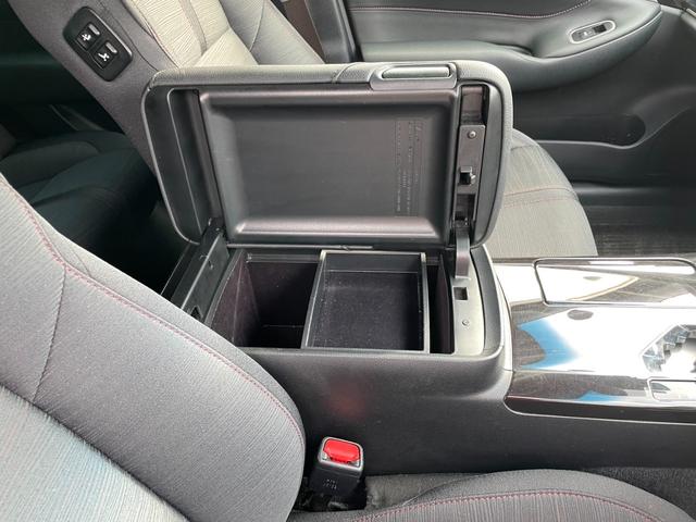 クラウンハイブリッド アスリートＳ　Ｂカメラ　プリクラッシュセーフティ　ＬＤＡ　レーダークルーズ　障害物センサー　ハンドル／シートヒーター　Ａ防眩ミラー　シェードガラス　純１７ＡＷ　パワーシート　ＥＴＣ（30枚目）