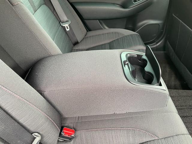 クラウンハイブリッド アスリートＳ　Ｂカメラ　プリクラッシュセーフティ　ＬＤＡ　レーダークルーズ　障害物センサー　ハンドル／シートヒーター　Ａ防眩ミラー　シェードガラス　純１７ＡＷ　パワーシート　ＥＴＣ（31枚目）