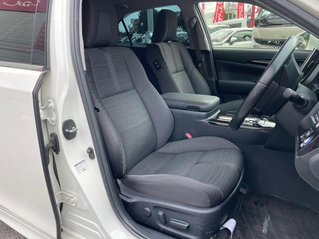 クラウンハイブリッド アスリートＳ　Ｂカメラ　プリクラッシュセーフティ　ＬＤＡ　レーダークルーズ　障害物センサー　ハンドル／シートヒーター　Ａ防眩ミラー　シェードガラス　純１７ＡＷ　パワーシート　ＥＴＣ（32枚目）