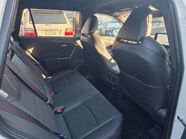 ＲＡＶ４ ＰＨＶ Ｚ　ワンオーナー　ユーザー仕入れ車両（6枚目）