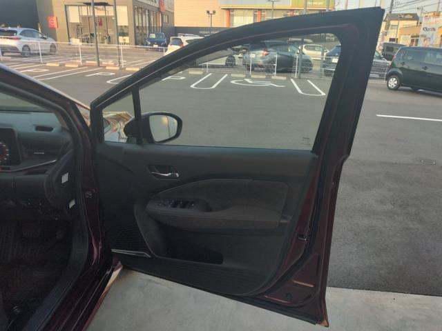 オーラ Ｇ　純正ナビ　全方位カメラ　衝突被害軽減ブレーキ　障害物センサー　プロパイロット　ＢＯＳＥスピーカー　シートヒーター　ステアリングヒーター　ドラレコ　ＬＥＤヘッドランプ　ＥＴＣ　禁煙車　ワンオーナー（8枚目）