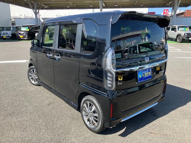 Ｎ－ＢＯＸカスタム Ｌ　９型フルセグナビ　バックカメラ　ＥＴＣ　ＬＥＤヘッド　ＡＣＣ　シートヒーター　レーンキープ　オートハイビーム　Ｂｌｕｅｔｏｏｔｈ　新品フロアマット　純正アルミ　プッシュスタート　ＣＴＢＡ　雹被害あり（6枚目）