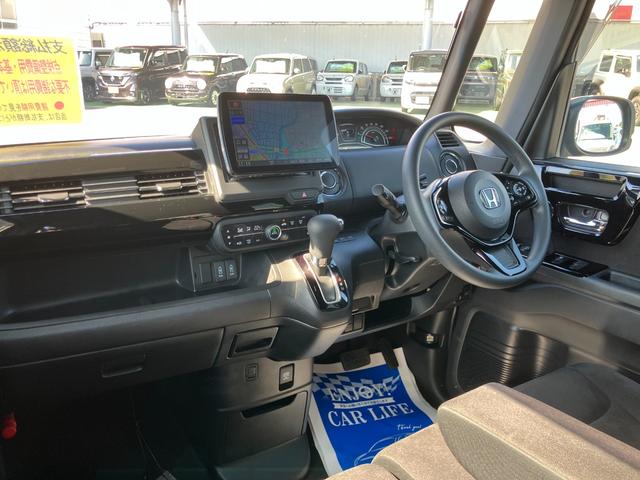 Ｎ－ＢＯＸカスタム Ｌ　９型フルセグナビ　バックカメラ　ＥＴＣ　ＬＥＤヘッド　ＡＣＣ　シートヒーター　レーンキープ　オートハイビーム　Ｂｌｕｅｔｏｏｔｈ　新品フロアマット　純正アルミ　プッシュスタート　ＣＴＢＡ　雹被害あり（7枚目）