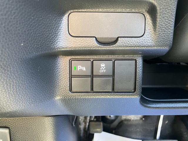 Ｎ－ＢＯＸカスタム Ｌ　９型フルセグナビ　バックカメラ　ＥＴＣ　ＬＥＤヘッド　ＡＣＣ　シートヒーター　レーンキープ　オートハイビーム　Ｂｌｕｅｔｏｏｔｈ　新品フロアマット　純正アルミ　プッシュスタート　ＣＴＢＡ　雹被害あり（15枚目）