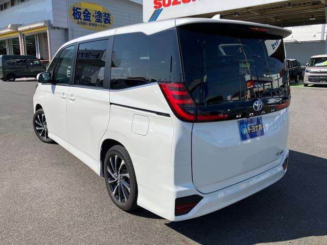 TOYOTA NOAH HYBRID S-Z
