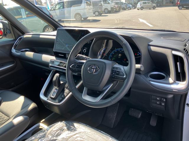 TOYOTA NOAH HYBRID S-Z