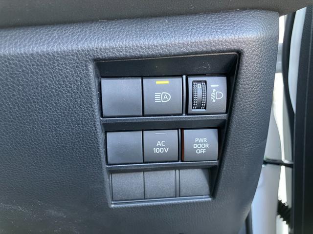 TOYOTA NOAH HYBRID S-Z