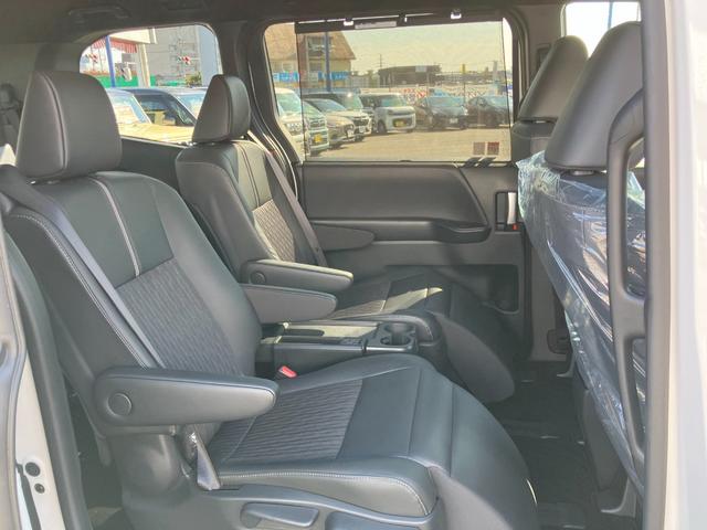 TOYOTA NOAH HYBRID S-Z