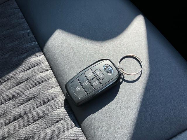 TOYOTA NOAH HYBRID S-Z