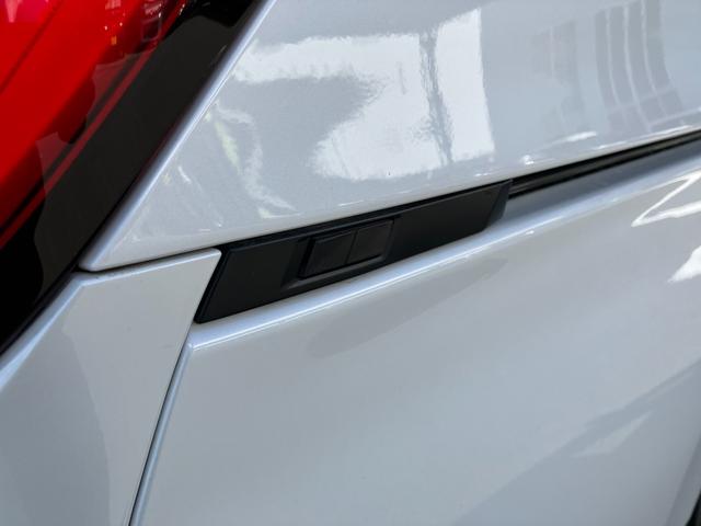 TOYOTA NOAH HYBRID S-Z