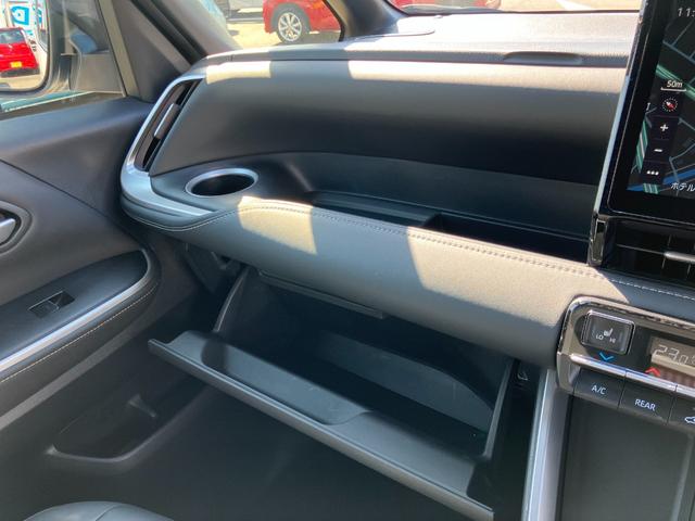 TOYOTA NOAH HYBRID S-Z