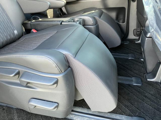 TOYOTA NOAH HYBRID S-Z