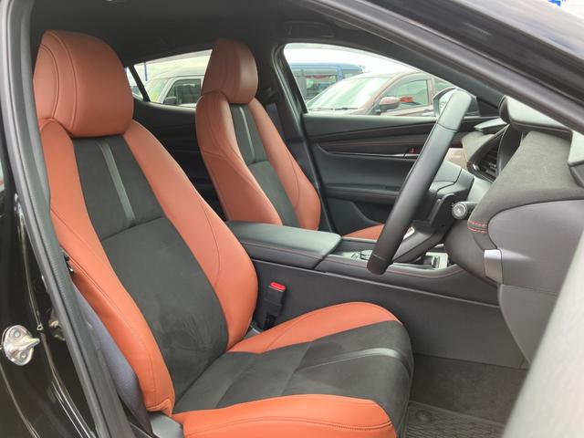 MAZDA3ファストバック 20S レトロスポーツエディション 10.25インチ ナビフルセグTV 360度ビューモニター オートエグゼエアロ BOSE ETC LEDライト SBS付 ACC BSM HUD マット バイザー 新車保証継承付(18枚目)