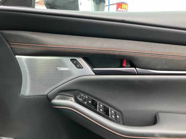 MAZDA3ファストバック 20S レトロスポーツエディション 10.25インチ ナビフルセグTV 360度ビューモニター オートエグゼエアロ BOSE ETC LEDライト SBS付 ACC BSM HUD マット バイザー 新車保証継承付(32枚目)