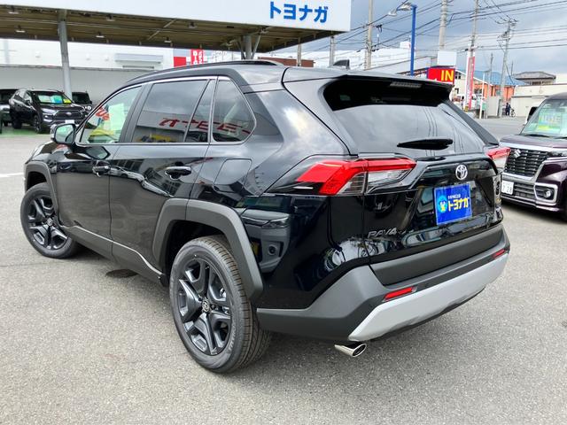 RAV4 ハイブリッドアドベンチャー 4WD 登録済み未使用車 新車保証継承付 10.5型ナビフルセグTV パノラミックビューモニター ムーンルーフ パワーバックドア デジタルインナーミラー AC100V BSM ACC(5枚目)