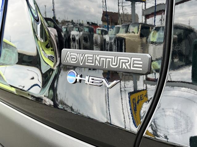 RAV4 ハイブリッドアドベンチャー 4WD 登録済み未使用車 新車保証継承付 10.5型ナビフルセグTV パノラミックビューモニター ムーンルーフ パワーバックドア デジタルインナーミラー AC100V BSM ACC(33枚目)