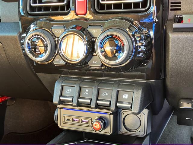 ジムニー XC ワンオーナー 4AT ダムドルーツキット付 社外アルミ マッドタイヤ ルーフブラック塗装 8インチナビTV バックカメラ ETC 純正ドラレコ前後 走行18631KM DSBS付 LEDライト(10枚目)