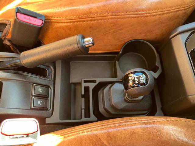 ジムニー XC ワンオーナー 4AT ダムドルーツキット付 社外アルミ マッドタイヤ ルーフブラック塗装 8インチナビTV バックカメラ ETC 純正ドラレコ前後 走行18631KM DSBS付 LEDライト(33枚目)