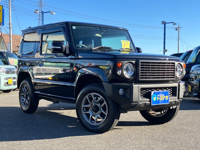 ジムニー ＸＣ　純正８インチナビ　フルセグＴＶ　バックカメラ　ＬＥＤライト　シートヒーター　クルコン　ＥＴＣ　マットバイザー　純正アルミ１６インチ　ワンオーナー　新車保障継承付　ＤＳＢＳ　キーフリー　走行１６００ＫＭ（3枚目）