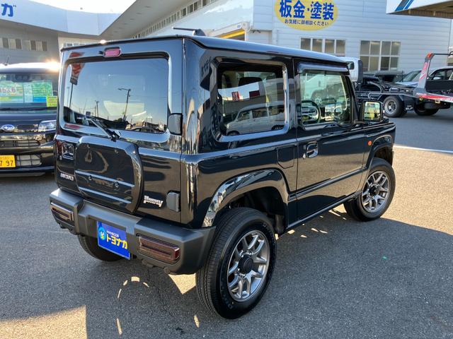 ジムニー ＸＣ　純正８インチナビ　フルセグＴＶ　バックカメラ　ＬＥＤライト　シートヒーター　クルコン　ＥＴＣ　マットバイザー　純正アルミ１６インチ　ワンオーナー　新車保障継承付　ＤＳＢＳ　キーフリー　走行１６００ＫＭ（4枚目）