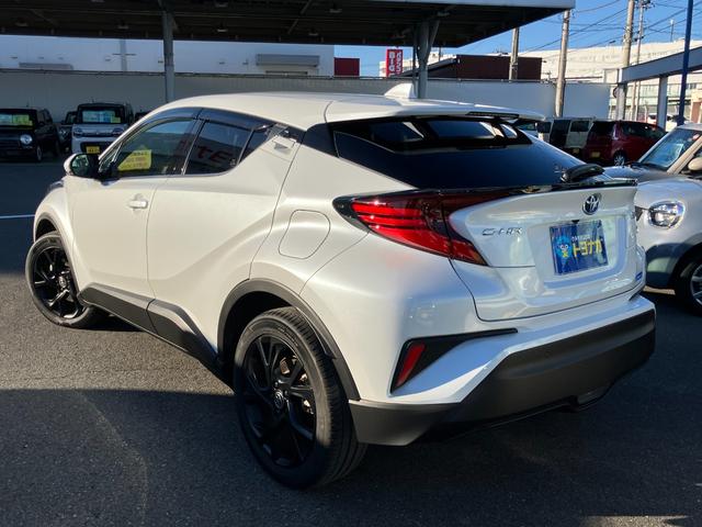 Ｃ－ＨＲ Ｇ　モード　ネロ　セーフティプラスＩＩ　純正８インチナビ　パノラミックモニター　ＬＥＤライト　ハーフレザーシート　シートヒーター　セーフティセンス　ＡＣＣ　ＢＳＭ　ＥＴＣ　ソナー　前後ドラレコ　車検Ｒ９年５月　走行２１８３８ＫＭ（4枚目）
