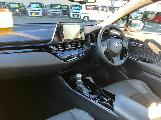 Ｃ－ＨＲ Ｇ　モード　ネロ　セーフティプラスＩＩ　純正８インチナビ　パノラミックモニター　ＬＥＤライト　ハーフレザーシート　シートヒーター　セーフティセンス　ＡＣＣ　ＢＳＭ　ＥＴＣ　ソナー　前後ドラレコ　車検Ｒ９年５月　走行２１８３８ＫＭ（6枚目）