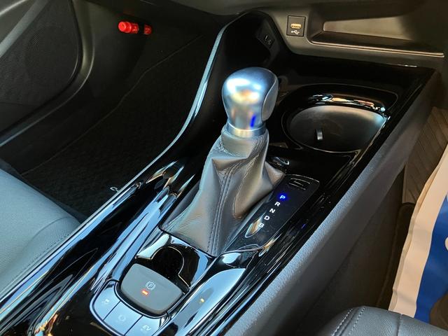 Ｃ－ＨＲ Ｇ　モード　ネロ　セーフティプラスＩＩ　純正８インチナビ　パノラミックモニター　ＬＥＤライト　ハーフレザーシート　シートヒーター　セーフティセンス　ＡＣＣ　ＢＳＭ　ＥＴＣ　ソナー　前後ドラレコ　車検Ｒ９年５月　走行２１８３８ＫＭ（12枚目）