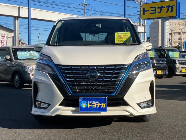 セレナ e-パワー ハイウェイスターV 9型メモリーナビ フルセグTV アラウンドビューM フリップダウン後席モニター ETC ドラレコ前後 両側PSD プロパイロット BSM デジタルインナーミラー LEDヘッドライト タイヤ4本NEW(2枚目)