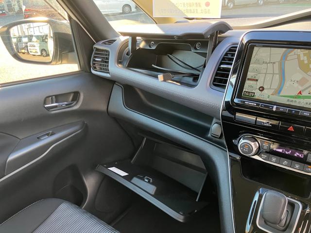 セレナ e-パワー ハイウェイスターV 9型メモリーナビ フルセグTV アラウンドビューM フリップダウン後席モニター ETC ドラレコ前後 両側PSD プロパイロット BSM デジタルインナーミラー LEDヘッドライト タイヤ4本NEW(35枚目)